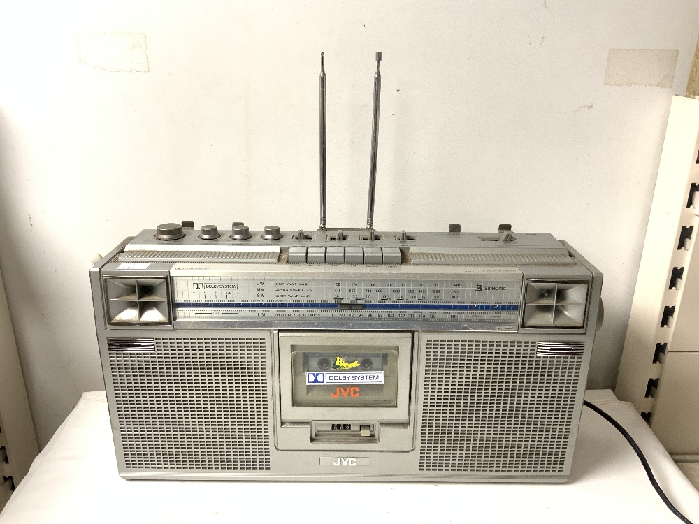 A JVC BIPHONIC PORTABLE CASSETTE / RADIO PLAYER, AND A PANASONIC RX-ES25 POWER BLASTER CD / RADIO - Image 5 of 11