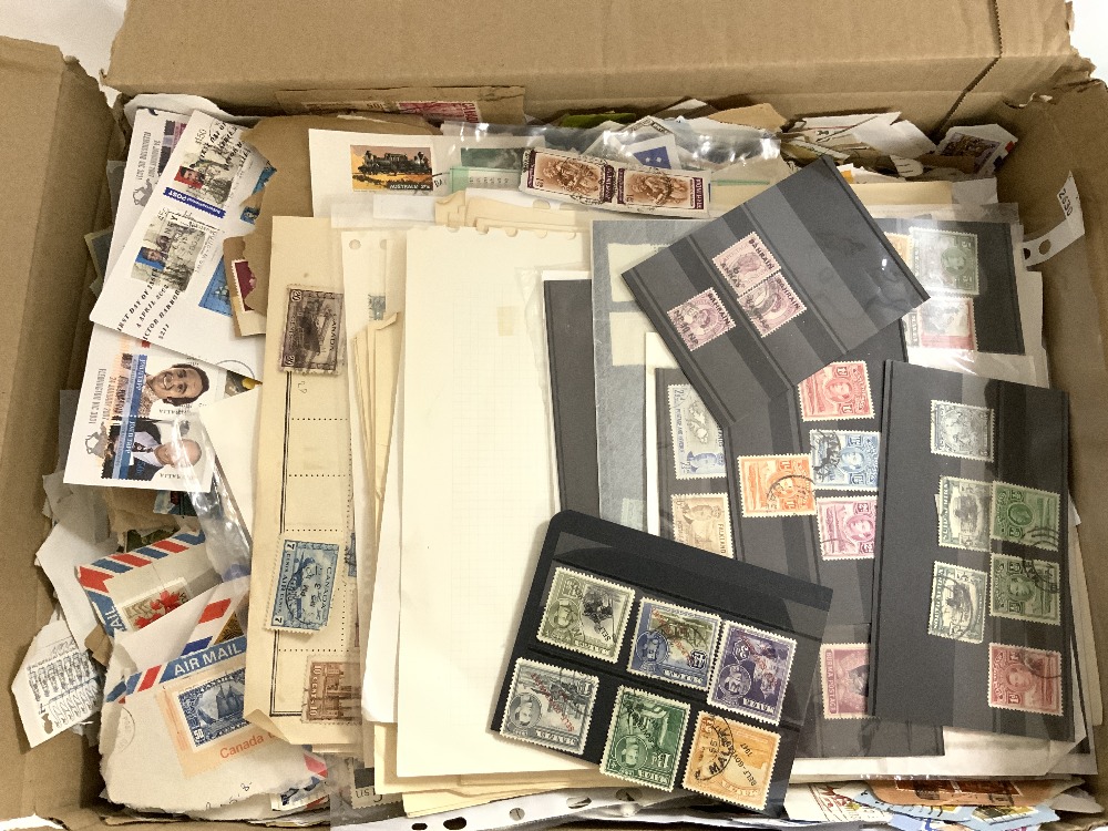 LARGE QUANTITY OF LOOSE STAMPS - Image 3 of 6