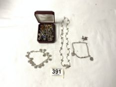 A QUANTITY OF MIXED SILVER EARRINGS, A SILVER NECKLACE AND TWO BRACELETS