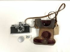 A LEICA III 1930'S RANGE FINDER CAMERA 50 MM, No 136412, IN LEATHER CASE.