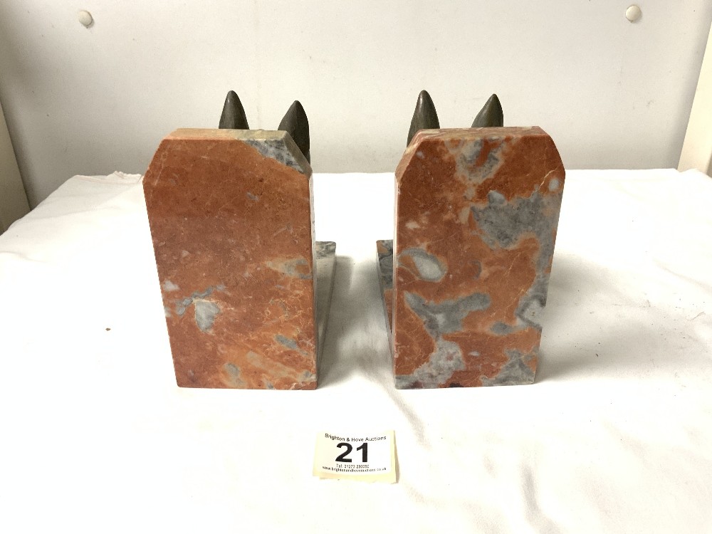 A PAIR OF FRENCH ART DECO SPELTER AND MARBLE ALSATIAN DOGS HEAD BOOKENDS. - Image 3 of 5