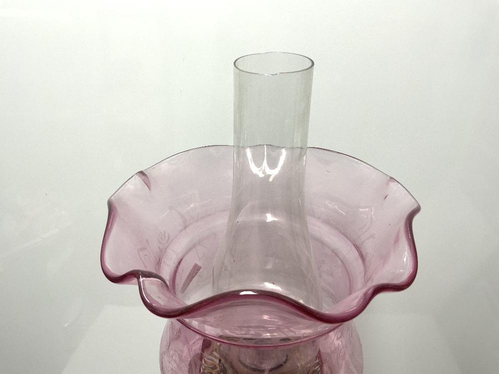 VINTAGE COLUMN SHAPED OIL LAMP MADE FROM BRASS WITH PINK SHADE - Image 5 of 6