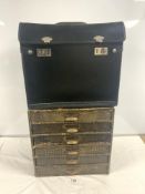 A SIX DRAWER FAUX SNAKE SKIN FILING DRAWERS, 39 X 25 X 39, AND A JEWELLERS CARRY CASE ON WHEELS.