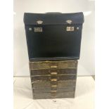 A SIX DRAWER FAUX SNAKE SKIN FILING DRAWERS, 39 X 25 X 39, AND A JEWELLERS CARRY CASE ON WHEELS.