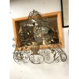 ORNATE FLORAL GILT & WROUGHT IRON WALL MOUNT DISPLAY. 98 X 88 CMA.
