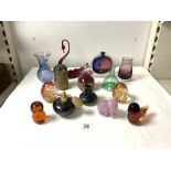 A QUANTITY OF MIXED COLOURED GLASSWARE- INCLUDES IRRIDESCENT SCENT BOTTLES, A SWAN, OWL ETC.