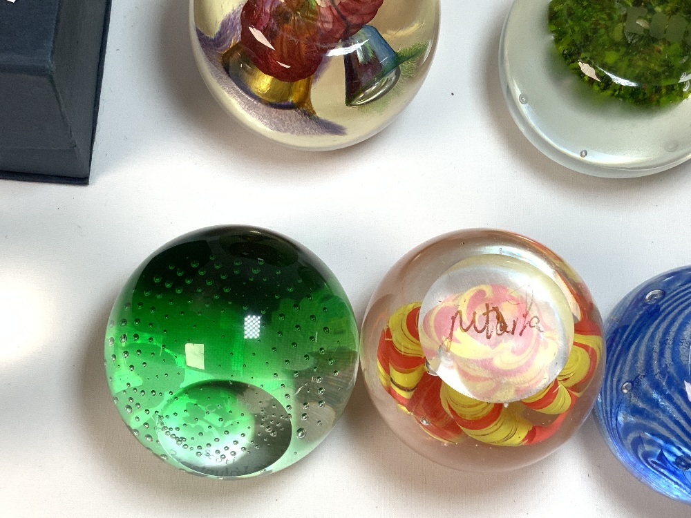 A BALMORAL CRYSTAL LASER WORLD ZODIAC SIGN PAPERWEIGHT, AND SEVENTEEN OTHER GLASS PAPERWEIGHTS - Image 11 of 14