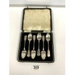 SET OF SIX HALLMARKED SILVER TEA SPOONS IN CASE; LONDON 1810; MAKER SOLOMAN HOUGHAM, 109 GMS.