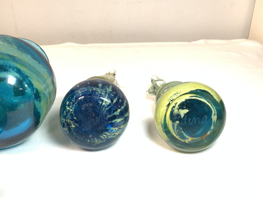 MDINA GLASS SCENT BOTTLE, TWO MDINA GLASS PAPERWEIGHTS, THREE MDINA GLASS HORSE PAPERWEIGHTS, AND - Image 5 of 6