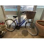 A LADIES REFLEX HORIZON PUSH BIKE, WITH SHOPPING BASKET.