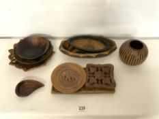 CARVED WOODEN TRIBAL DISHES AND VESSELS AND A RELIEF PANEL.