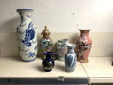 A CHINESE STYLE BLUE AND WHITE VASE, 45 CMS, FOUR OTHER MODERN CHINESE DESIGN VASES AND A JUG.
