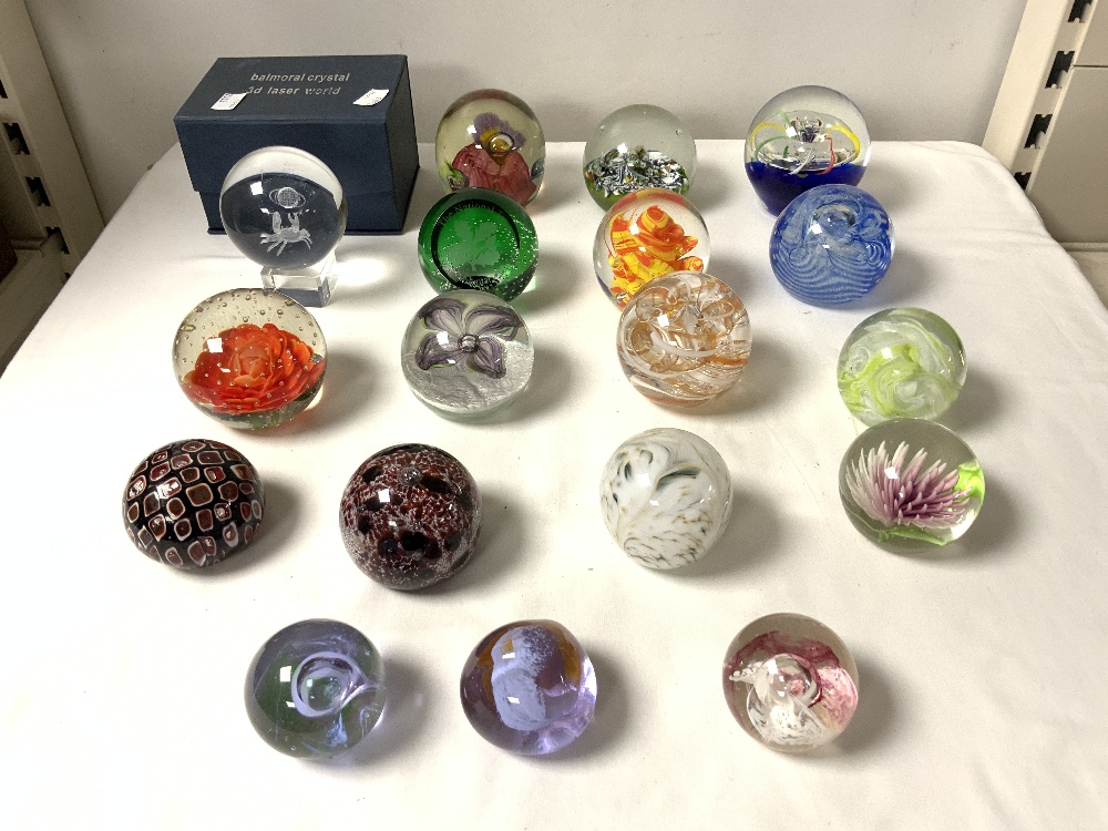 A BALMORAL CRYSTAL LASER WORLD ZODIAC SIGN PAPERWEIGHT, AND SEVENTEEN OTHER GLASS PAPERWEIGHTS - Image 5 of 14