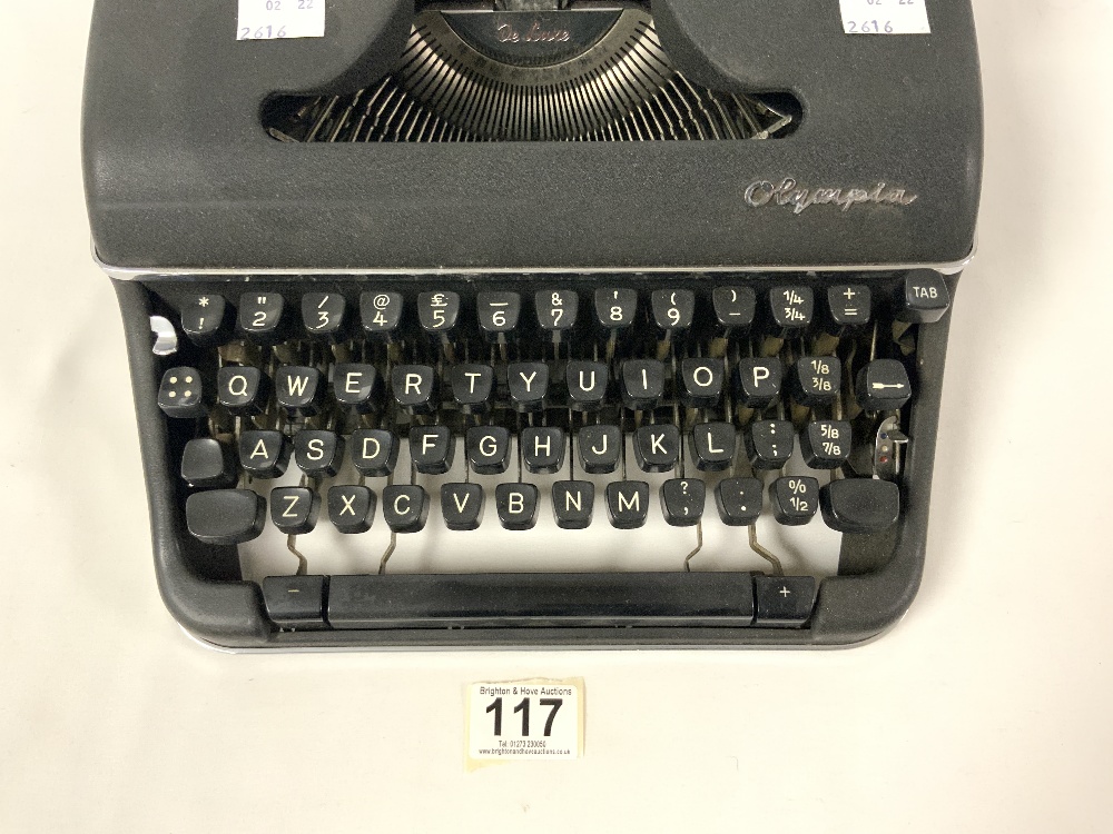 VINTAGE OLYMPIA TYPEWRITER (1375086) - Image 4 of 9