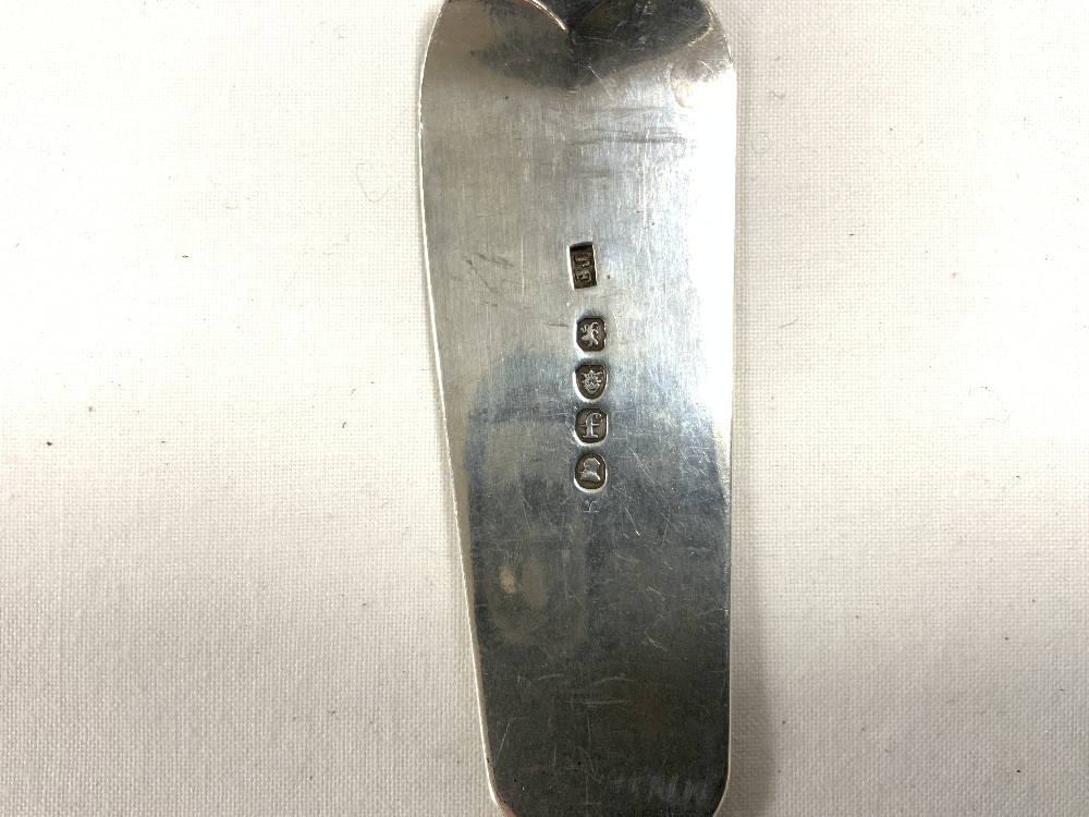 A LARGE HALLMARKED SILVER GEORGE IV FIDDLE PATTERN SERVING SPOON; LONDON 1821; MAKER THOMAS FREETH - Image 4 of 4