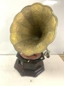 A REPRODUCTION COPY OF A " HIS MASTERS VOICE " WOODEN CASED WIND UP GRAMAPHONE WITH A BRASS