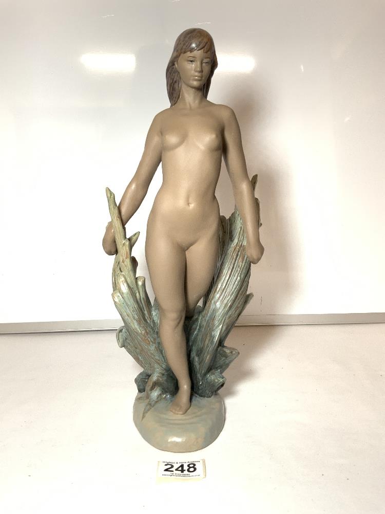 LLADRO ROUGH GLAZE FIGURE OF A NUDE GIRL 38 CMS. - Image 2 of 4