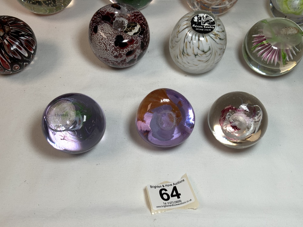 A BALMORAL CRYSTAL LASER WORLD ZODIAC SIGN PAPERWEIGHT, AND SEVENTEEN OTHER GLASS PAPERWEIGHTS - Image 7 of 14