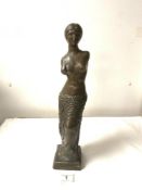 A TWENTIETH CENTURY FILLED BRONZE STATUE OF VENUS. 44CMs.