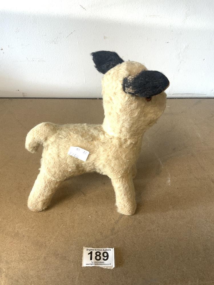 A VINTAGE STRAW-FILLED TOY LAMB WITH GLASS EYES. - Image 2 of 5