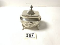 A LATE VICTORIAN HALLMARKED SILVER FLORAL EMBOSSED RECTANGULAR TEA CADDY ON CLAW FEET, BIRMINGHAM