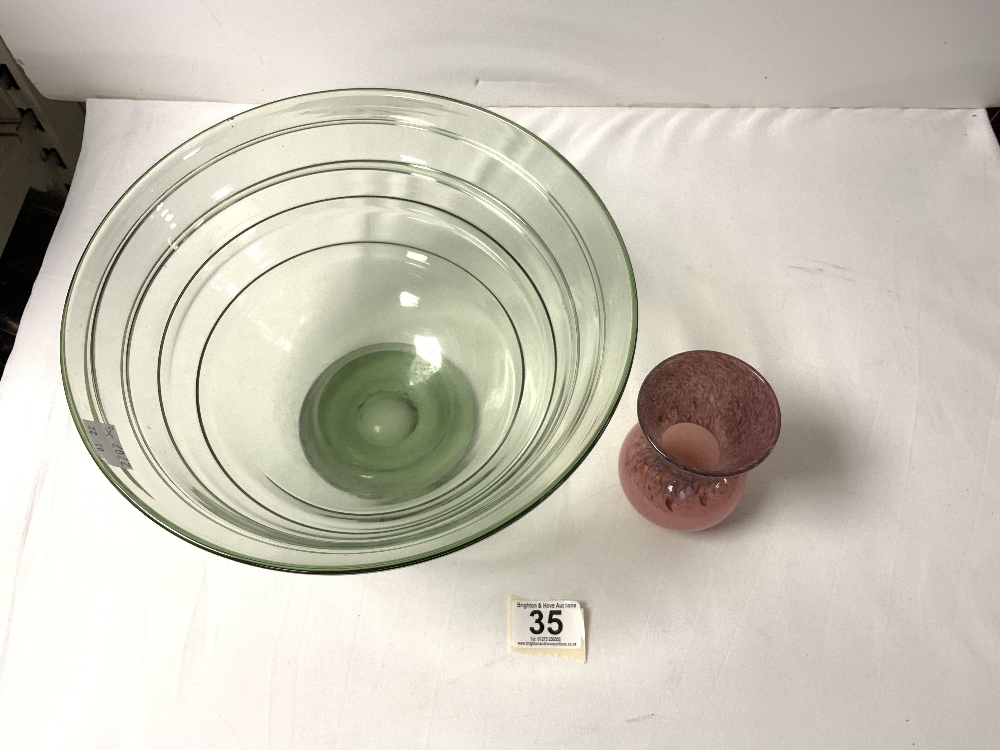 A GREEN GLASS WHITEFRIARS BOWL, 27CMS DIAMETER, AND A SMALL PINK VASART GLASS VASE, 10CMS. - Image 2 of 3