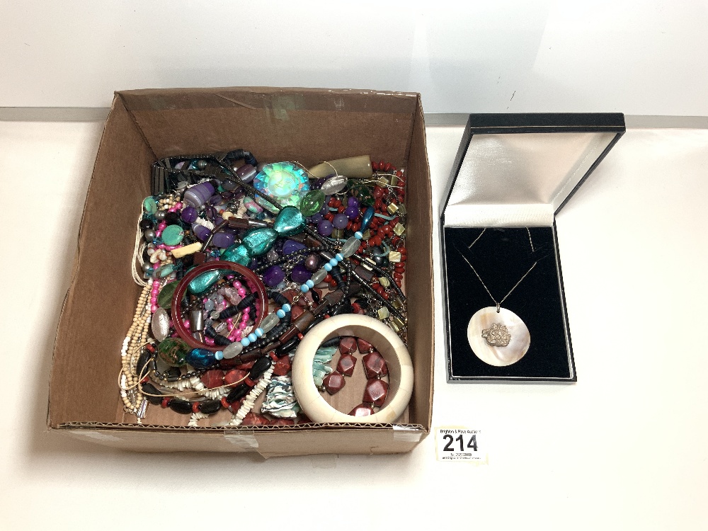 A QUANTITY OF COSTUME JEWELLERY.