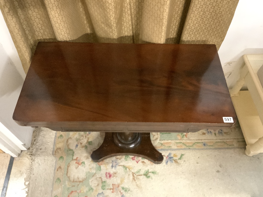A WILLIAM IV FLAME MAHOGANY FOLDING TOP CARD TABLE ON CENTRAL COLUMN AND PLATFORM BASE, 92X46X72 - Image 5 of 5