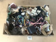 A QUANTITY OF COSTUME JEWELLERY.