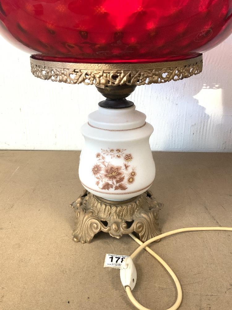 A GLASS AND GILT METAL OIL STYLE LAMP FOR ELECTRICITY, WITH A RUBY GLASS SHADE, APPROX 55 CMS. - Image 3 of 5