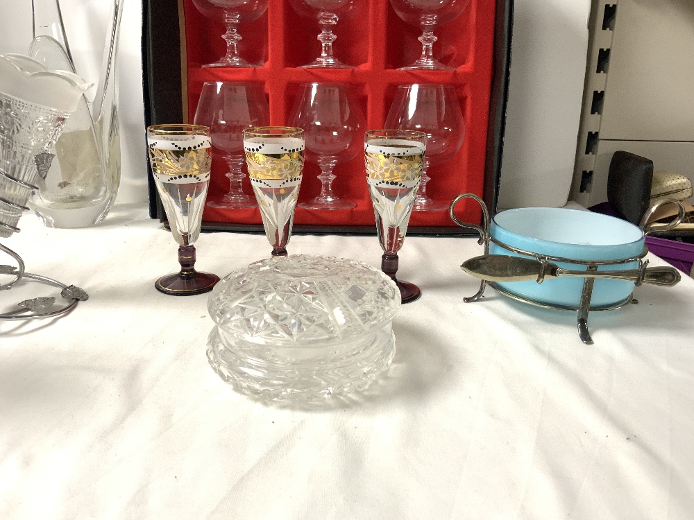 A SET OF SIX BRANDY GLASSES IN BOX, A PLATED AND GLASS 3 BRANCH EPERGNE, AND OTHER GLASSWARE. - Image 4 of 8