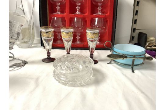 A SET OF SIX BRANDY GLASSES IN BOX, A PLATED AND GLASS 3 BRANCH EPERGNE, AND OTHER GLASSWARE. - Image 4 of 8