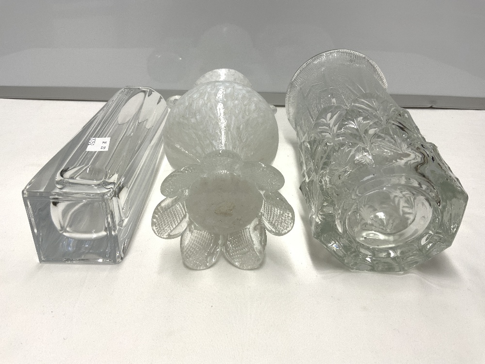 TWO CLEAR GLASS VASES, ONE WITH DECORATION, 25 CMS, AND A SWAN NECK GLASS VASE, A/F. - Image 4 of 4