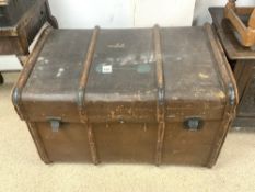 A LARGE WOOD AND METAL BOUND CANVAS TRAVEL TRUNK, 95X60X58.