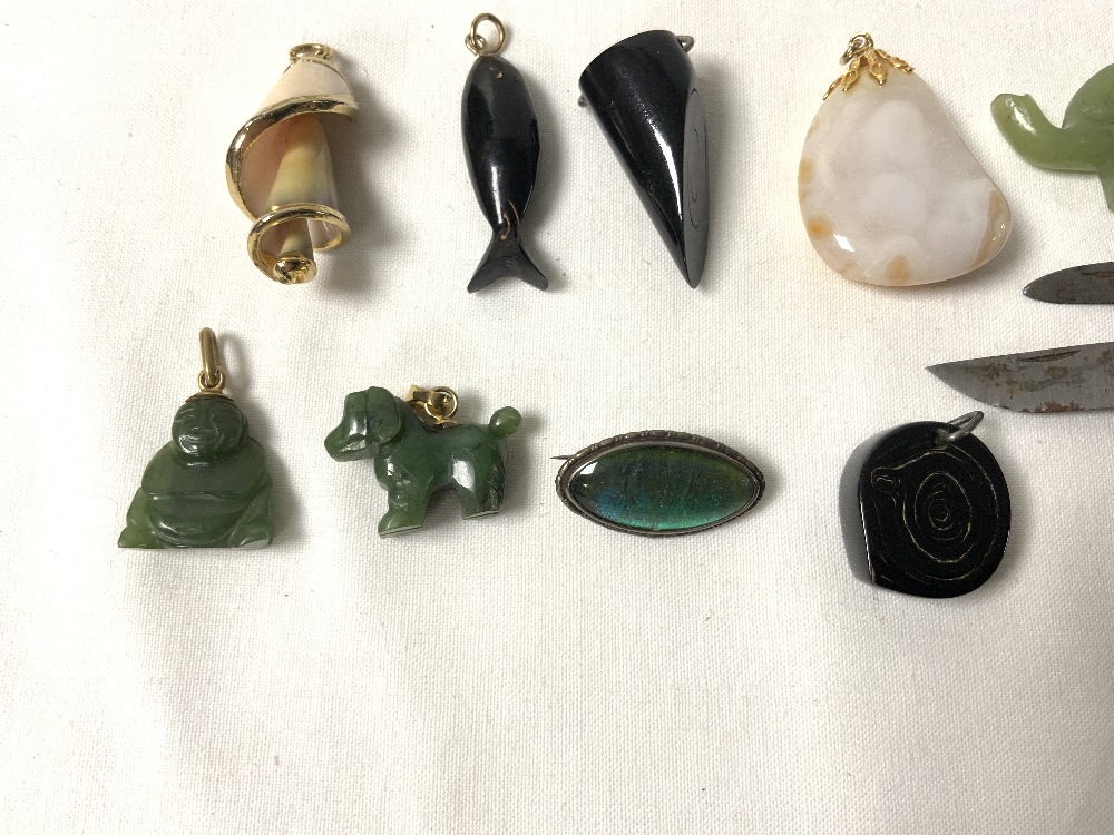 TWO JADE ANIMAL PENDANTS, BUTTERFLY WING BROOCH, PENDANTS, TWO POCKET KNIVES AND MORE. - Image 4 of 5