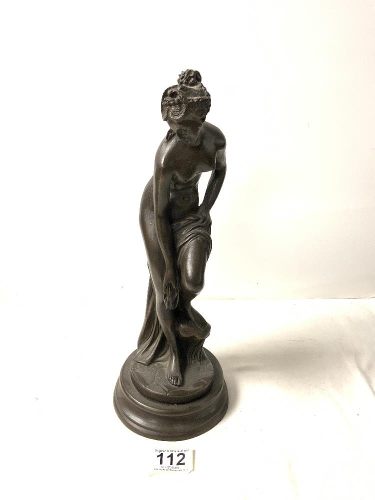 A BRONZE EFFECT FIGURE OF VENUS, 34CMS.