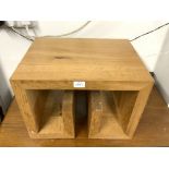 A MODERN SOLID OAK COFFEE TABLE, 47X37X34.