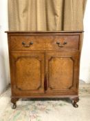 A REPRODUCTION WALNUT TWO DOOR WITH SINGLE DRAWER CABINET ON CABRIOLE LEGS.76X42X82 CMS.