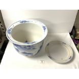 A TWENTIETH CENTURY CHINESE BLUE AND WHITE CERAMIC JARDINERE WITH BASE, 32X25.