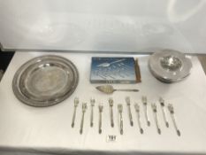 THREE SILVER-PLATED CIRCULAR PLATTERS, A SILVER-PLATED CAVIAR DISH WITH GLASS LINER AND SPOON, AND A