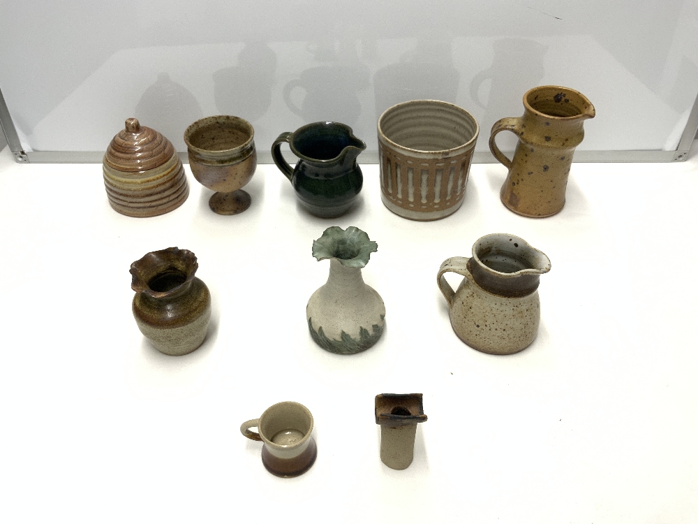 A QUANTITY OF GLAZED AND UNGLAZED STUDIO AND OTHER POTTERY, VASES, JUGS, DISHES, INCLUDES - JILL - Image 9 of 12