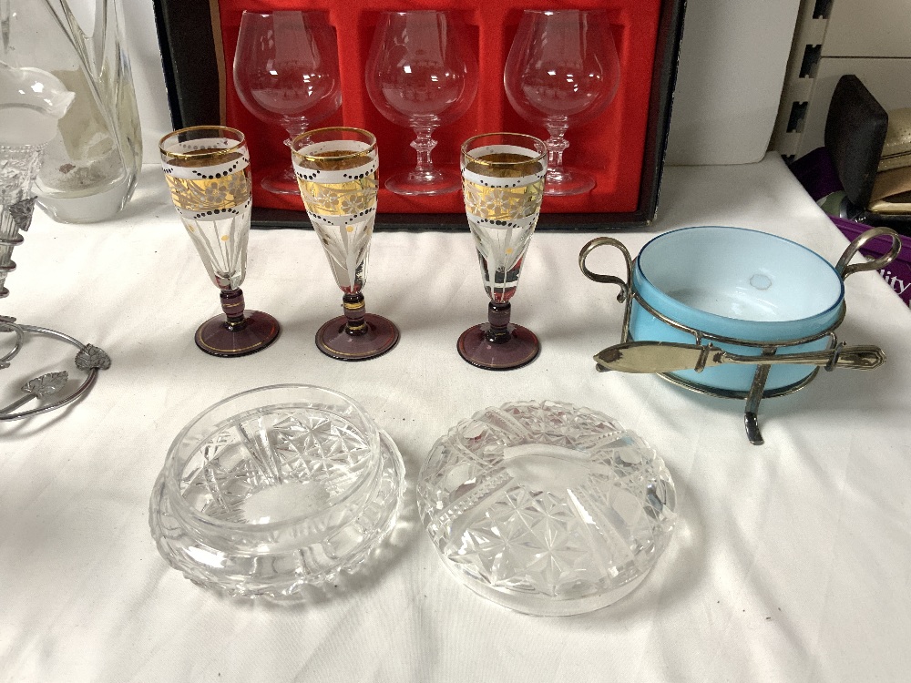A SET OF SIX BRANDY GLASSES IN BOX, A PLATED AND GLASS 3 BRANCH EPERGNE, AND OTHER GLASSWARE. - Image 3 of 8