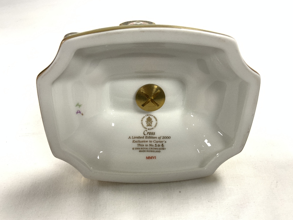 BOXED ROYAL CROWN DERBY CROSS IMARI PATTERN LIMITED EDITION NO 104 OF 2000 20.5CM - Image 6 of 6