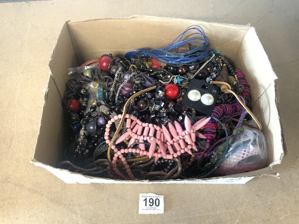 A QUANTITY OF COSTUME JEWELLERY.