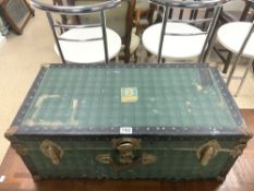 A METAL AND STUDDED TRAVEL TRUNK WITH GREEN CHECK COVERING, 79X40X30 CMS.