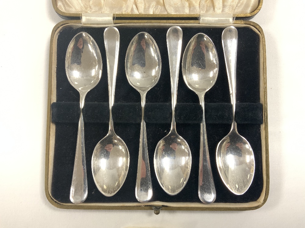 A SET OF HALLMARKED SILVER TEASPOONS, SHEFFIELD 1939, MAKER; ATKIN BROS, CASED, 88 GRAMS. - Image 2 of 4