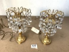 A PAIR OF MODERN GILT METAL LUSTRE TYPE TABLE LAMPS, 23 CMS.