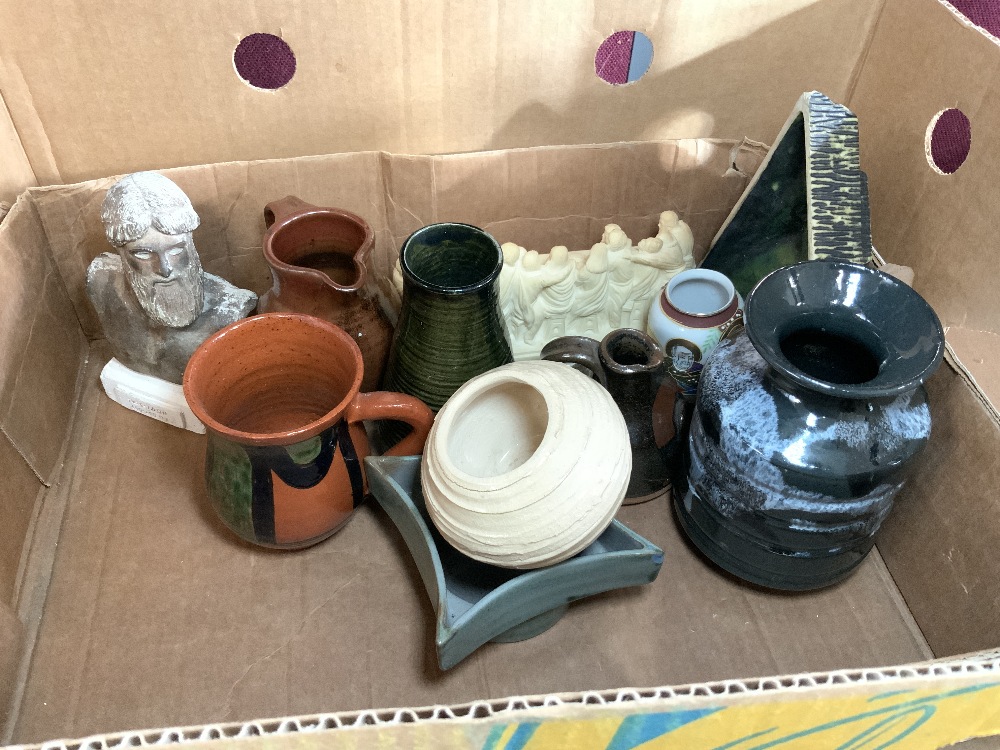 A COLOURED GLASS COCKEREL, STUDIO POTTERY VASES, JUGS, AND OTHER CERAMICS. - Image 4 of 7