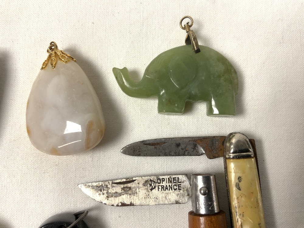 TWO JADE ANIMAL PENDANTS, BUTTERFLY WING BROOCH, PENDANTS, TWO POCKET KNIVES AND MORE. - Image 3 of 5