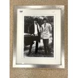A LIMITED EDITION 43/295 PHOTOGRAPH OF MICK JAGGER AND KEITH RICHARDS, IN TROWBRIDGE FRAME -